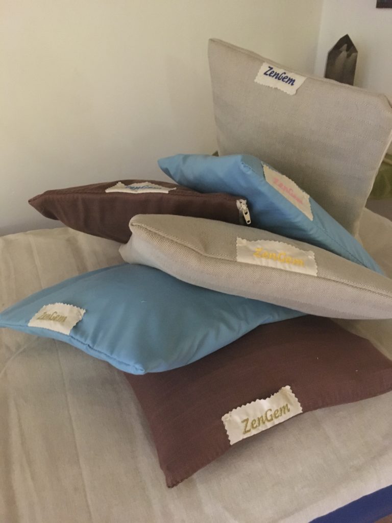 coussins de méditation et oreiller de relaxation enrichis de minéraux